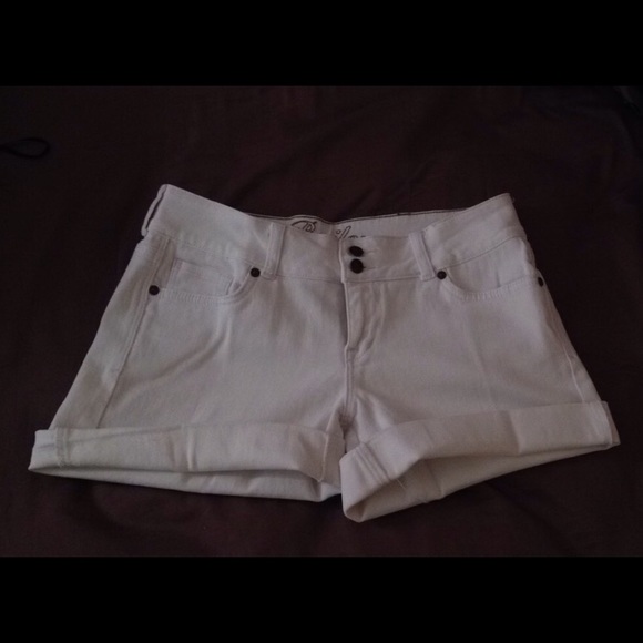 white high waisted Delias Jean shorts size 9/10