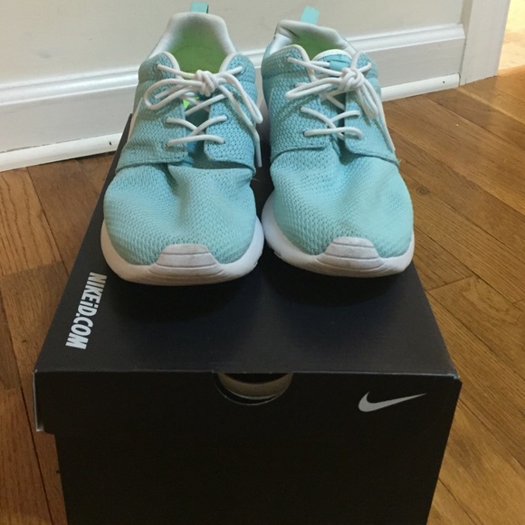 Nike Shoes - Tiffany blue Nike Roshe run
