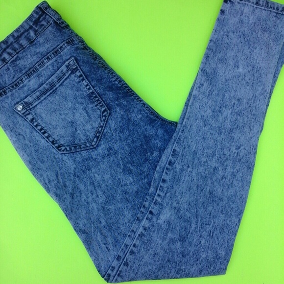 super cute light blue highwaisted jeans