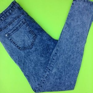 super cute light blue highwaisted jeans