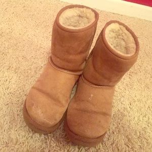Chestnut short uggs