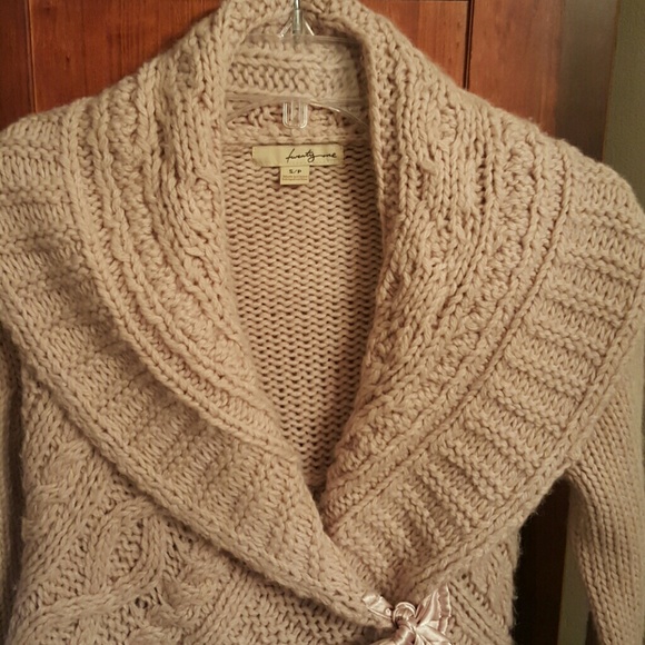 Chunky feminine sweater euc - Picture 2 of 4