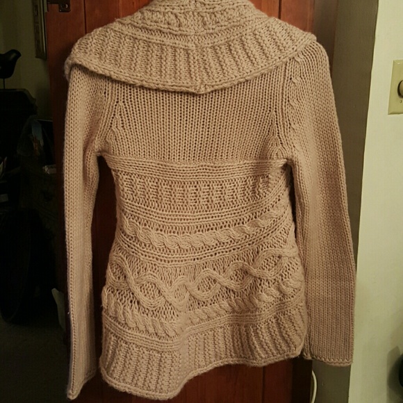 Chunky feminine sweater euc - Picture 4 of 4