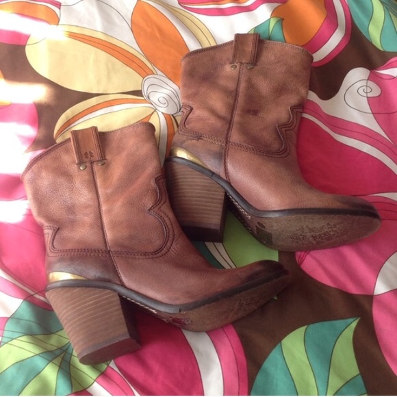 Lucky Brand brown leather cowboy boots