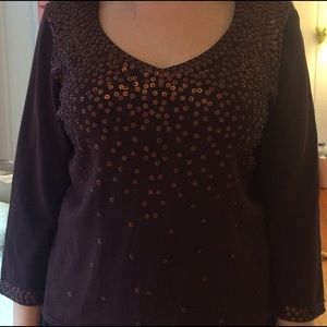 A brown and gold sequined quarter length sleeve