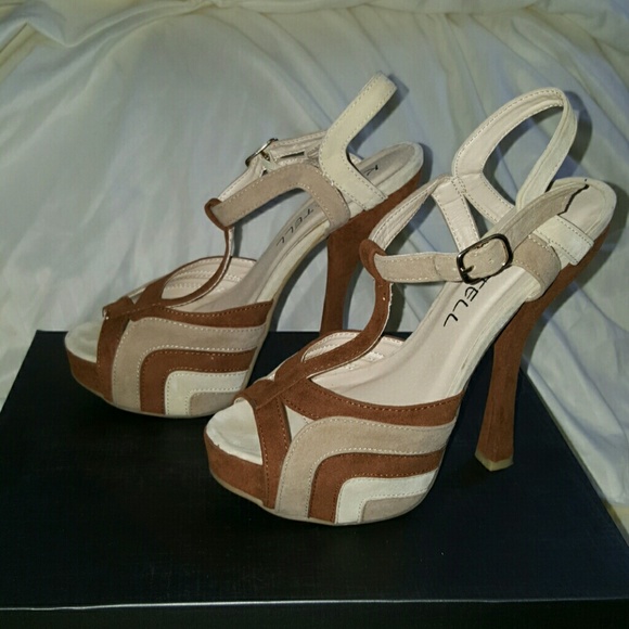 KISS & TELL heels - Picture 2 of 3