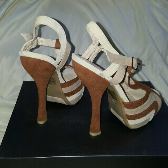 KISS & TELL heels - Picture 3 of 3