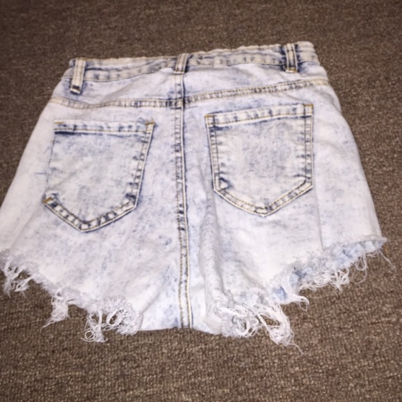 NEW HIGH WAISTED ACID WASH SHORTS - Picture 3 of 4