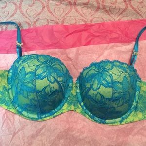 NWOT VS Bra❗️✨