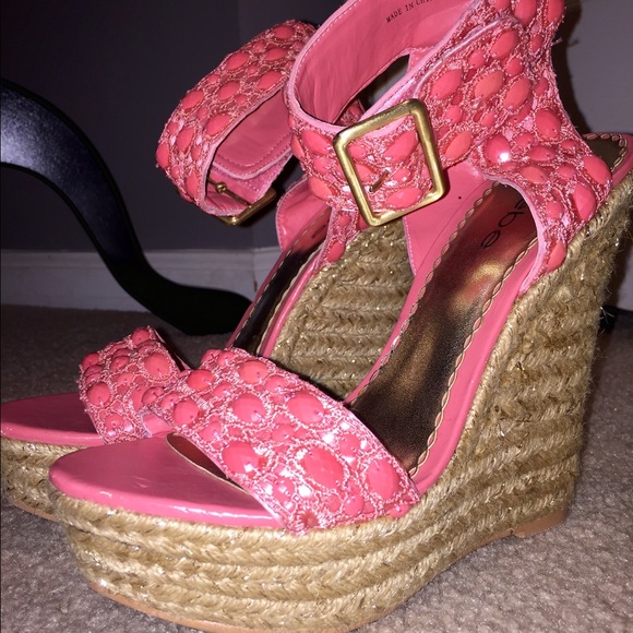 Bebe coral wedges. - Picture 3 of 3