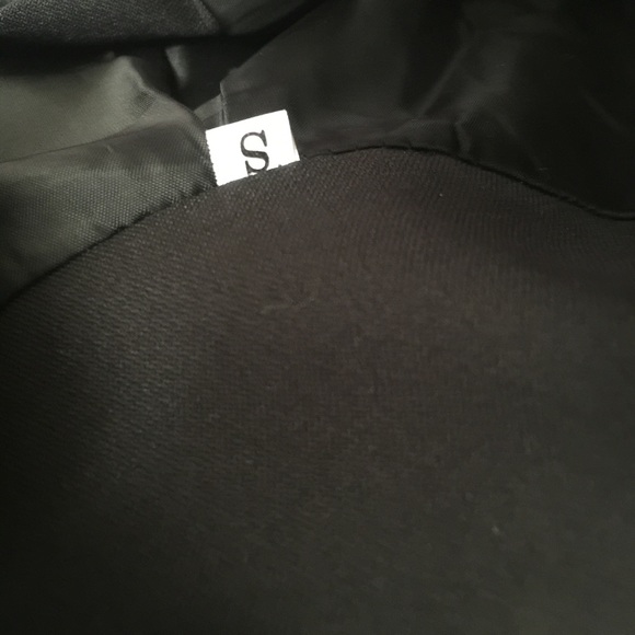 ⛔️SOLD⛔️ 🎉 Black Blazer - Picture 2 of 3