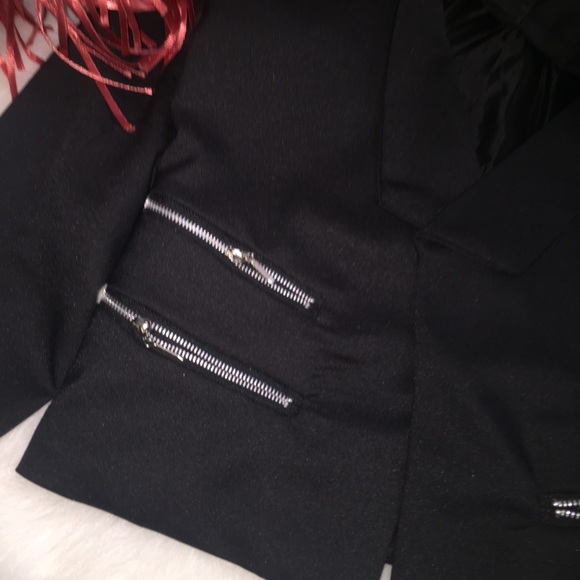 ⛔️SOLD⛔️ 🎉 Black Blazer - Picture 3 of 3