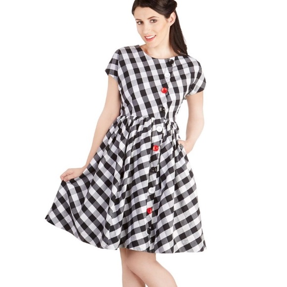 Adorable ModCloth gingham dress w/contrast buttons