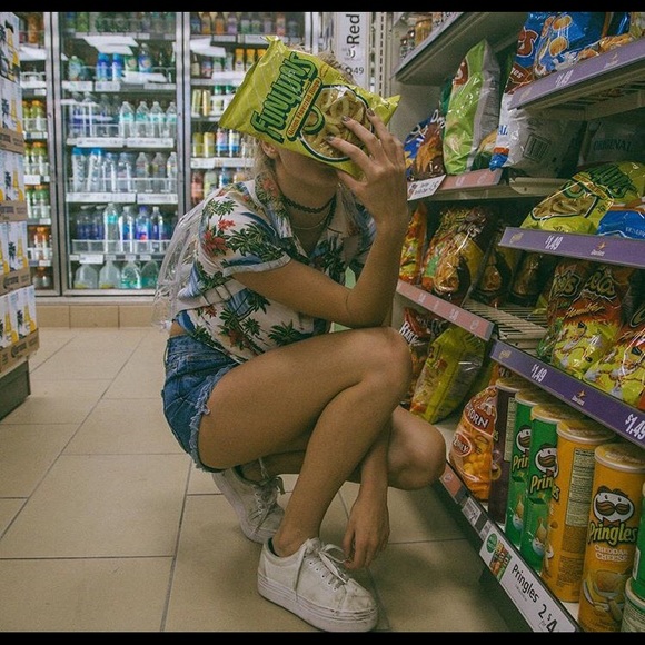 ISO of this Brandy Hawaiian Top!!!!