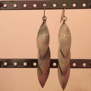 Gray sparkly dangling earrings