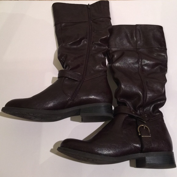 Super cute dark brown boots ..💕