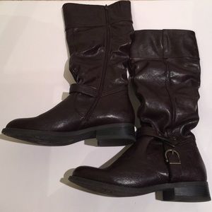 Super cute dark brown boots ..💕