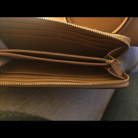 Michael kors handbag and wallet - Picture 2 of 3