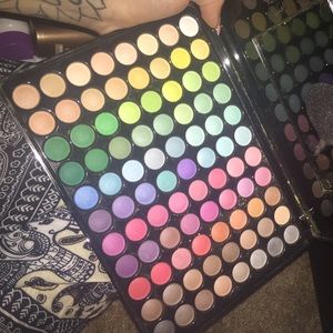 Eyeshadow make up palette