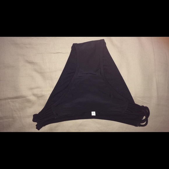 Black bathing suit - Picture 3 of 4