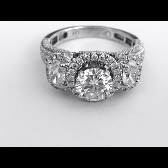 18k white gold &diamonds ring. 2.15 CTW. - Picture 2 of 2
