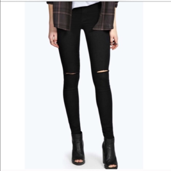 ISO black knee ripped jeans.