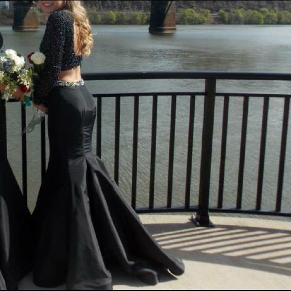 SHERRI HILL 32044  prom dress two piece SOLD - Picture 3 of 4