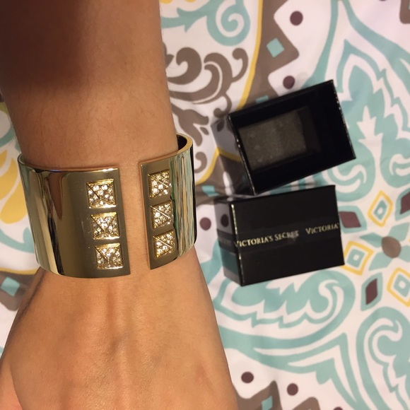 VS Gold Cuff Bracelet