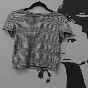 Brandy Melville B&W plaid cropped shirt