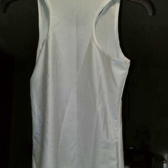 Skull Tank 23/24 in long on hanger - Picture 2 of 2