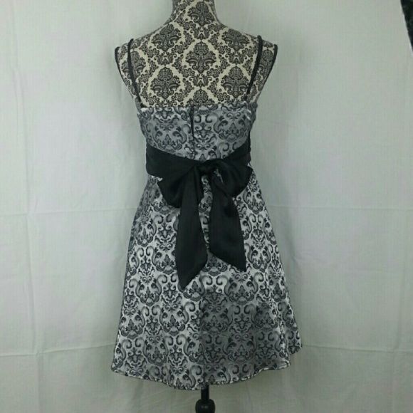 SOLD in a bundle 🏠MOVING SALE! Formal Dress - Picture 2 of 4