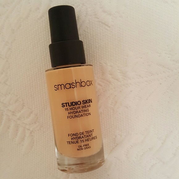 SOLD! Smashbox Studio Skin foundation 1.2 - Picture 2 of 4