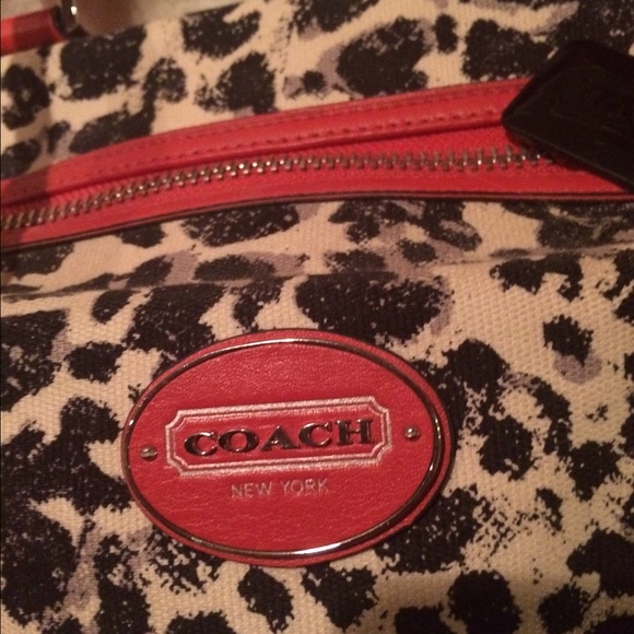 Coach purse - Picture 3 of 4