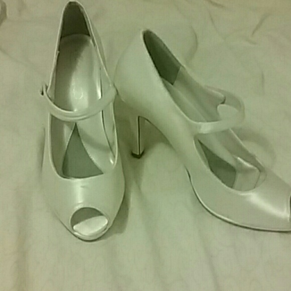 Heels - Picture 1 of 1