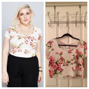 Plus Size Lace Back Floral Crop Top