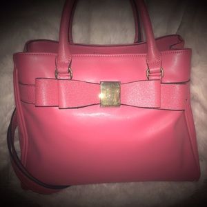 🎉HP 9/27🎉 Bright Coral Bow Handbag