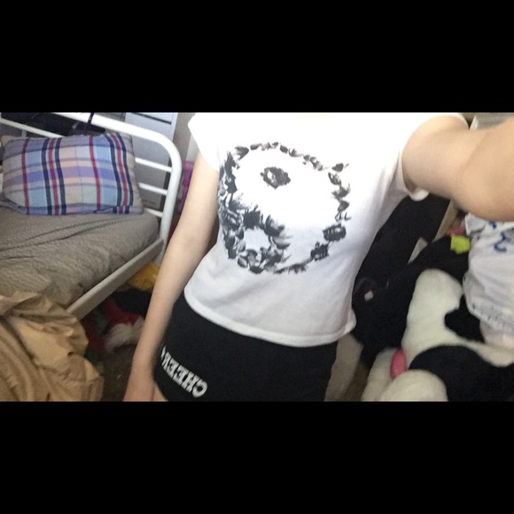 Ying yang sign shirt - Picture 2 of 2