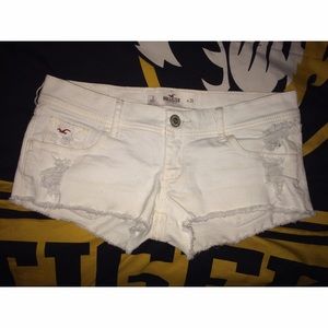 White HCO/Hollister distressed shorts.💕