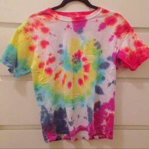 tie dye shirt + brandy Melville sticker