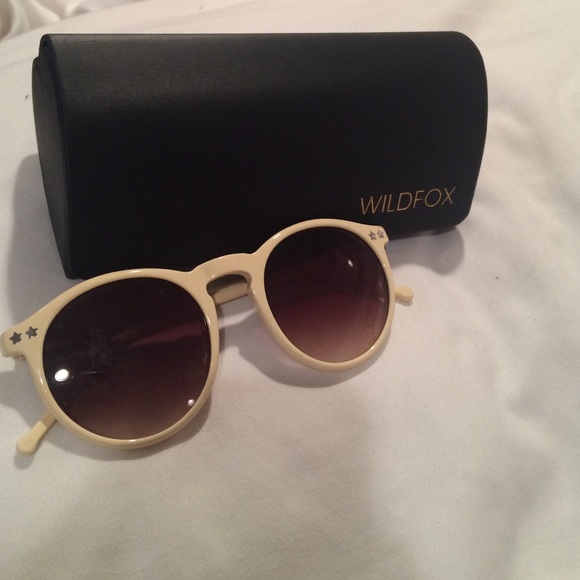 Wildfox Accessories - WILDFOX deluxe sunglasses