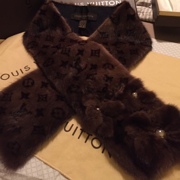Louis Vuitton monogram Mink bell hat & scarf - Picture 3 of 4