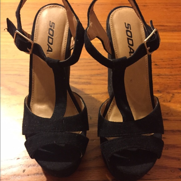Black wedges