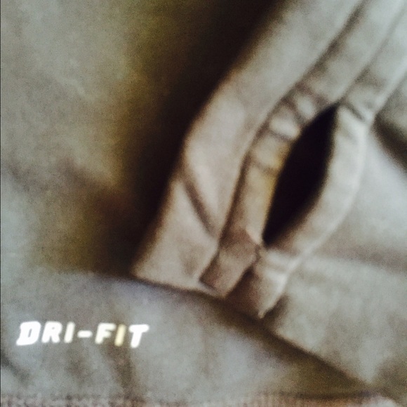 ⭕️SOLD⭕️Nike sport shirt size M - Picture 3 of 4