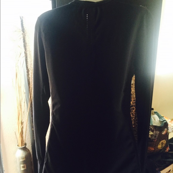 ⭕️SOLD⭕️Nike sport shirt size M - Picture 4 of 4