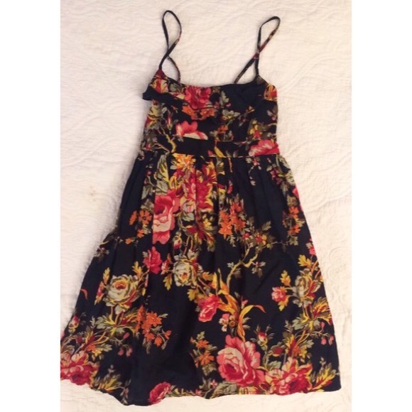 Black floral tunic. - Picture 3 of 3