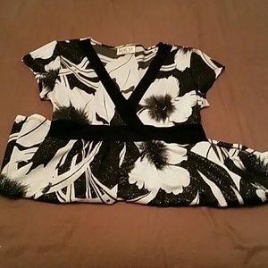 MKM very sparkly v nec black and white top, size M