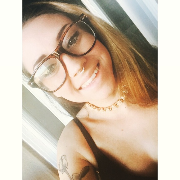 Meet your Posher, Samantha l.