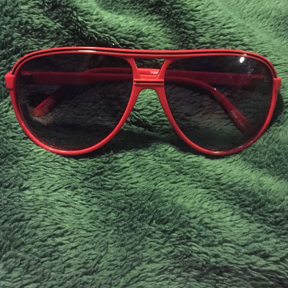 Red oversized sunglasses.