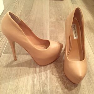 Steven Madden platform heel in blush color