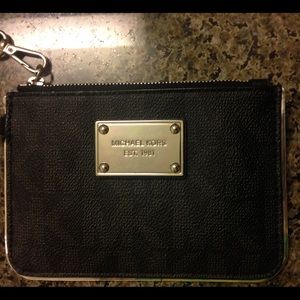 SOLLLD Michael Kors small signature wristlet